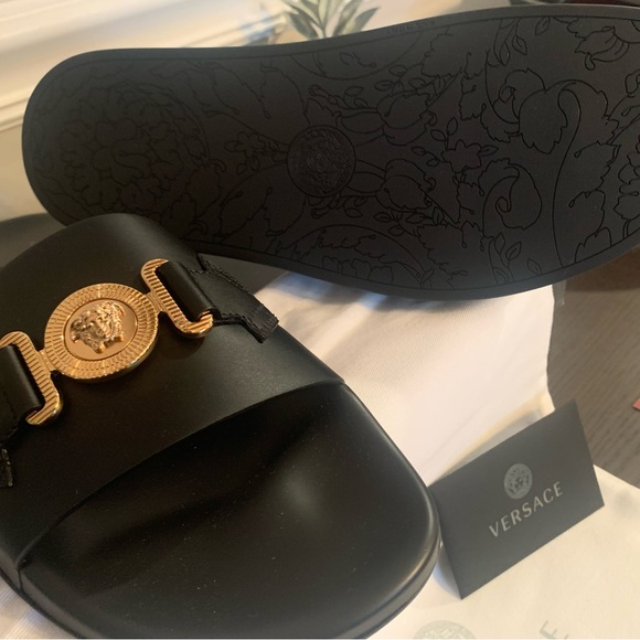 NIB Versace Pool Slides Vitello Nero-Oro Black with Gold Medusa